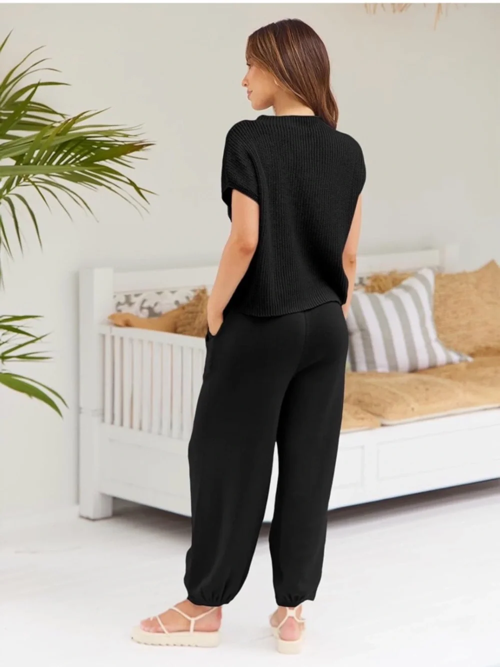 Women's Black Relaxed Pocket Jogger Pants - Picture 3 of 3